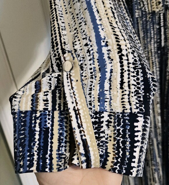 Ava & Grace Blue & Tan Multi-Colored Blouse Size- 1X - Picture 3 of 5